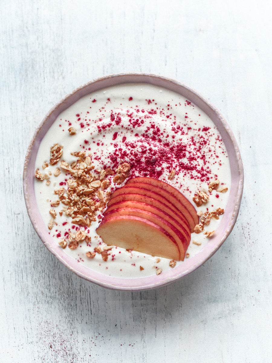 Natural yogurt with lingonberry powder
