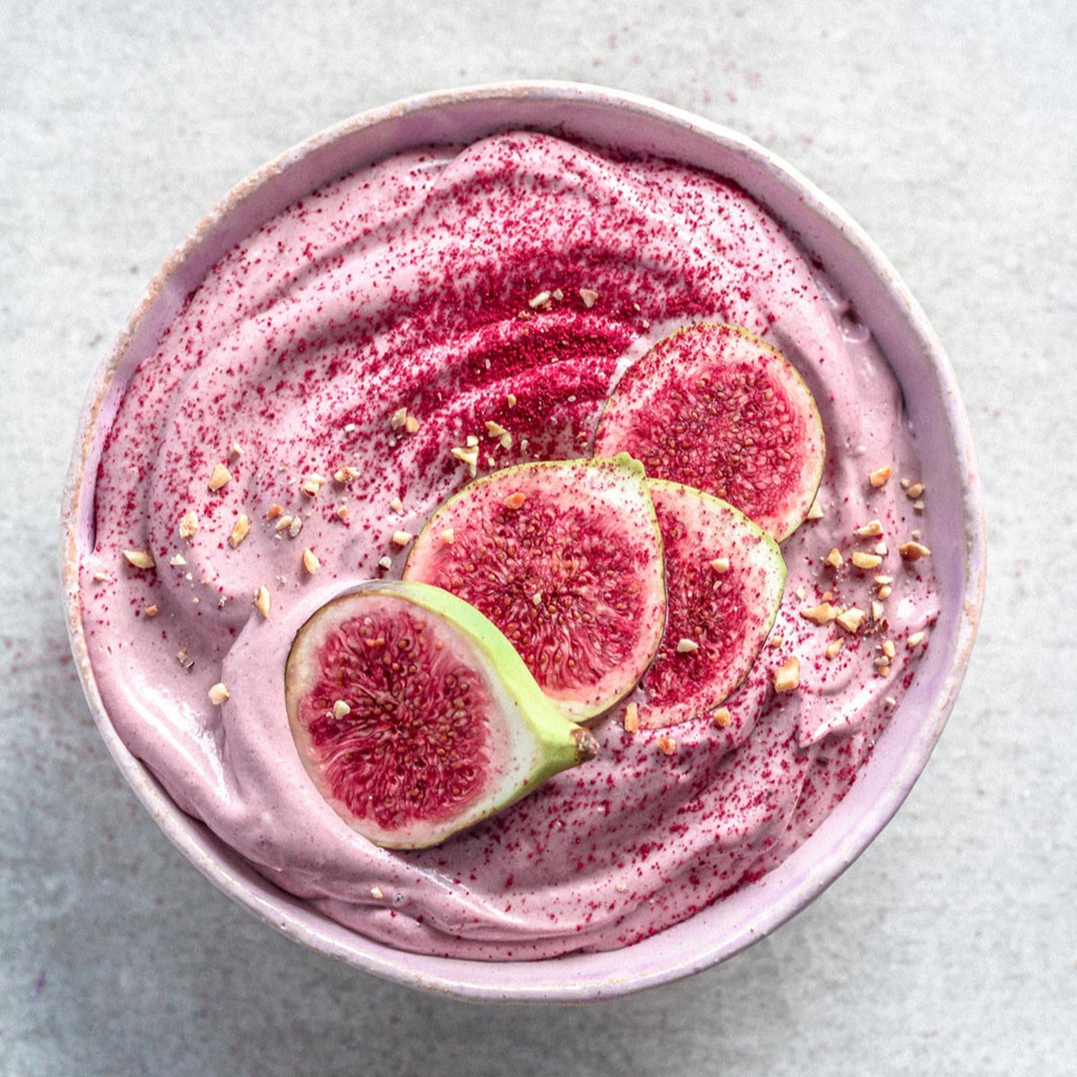 Cranberry smoothie bowl
