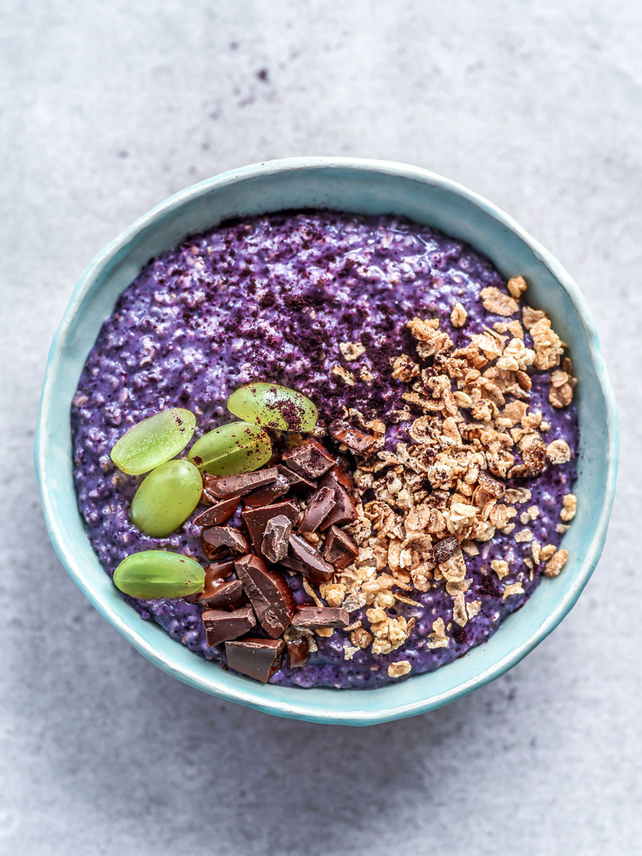 Wild blueberry and cashew porridge