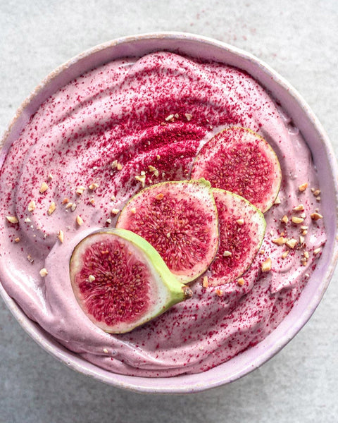 Cranberry smoothie bowl