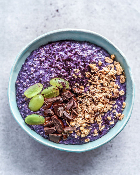 Wild blueberry and cashew porridge